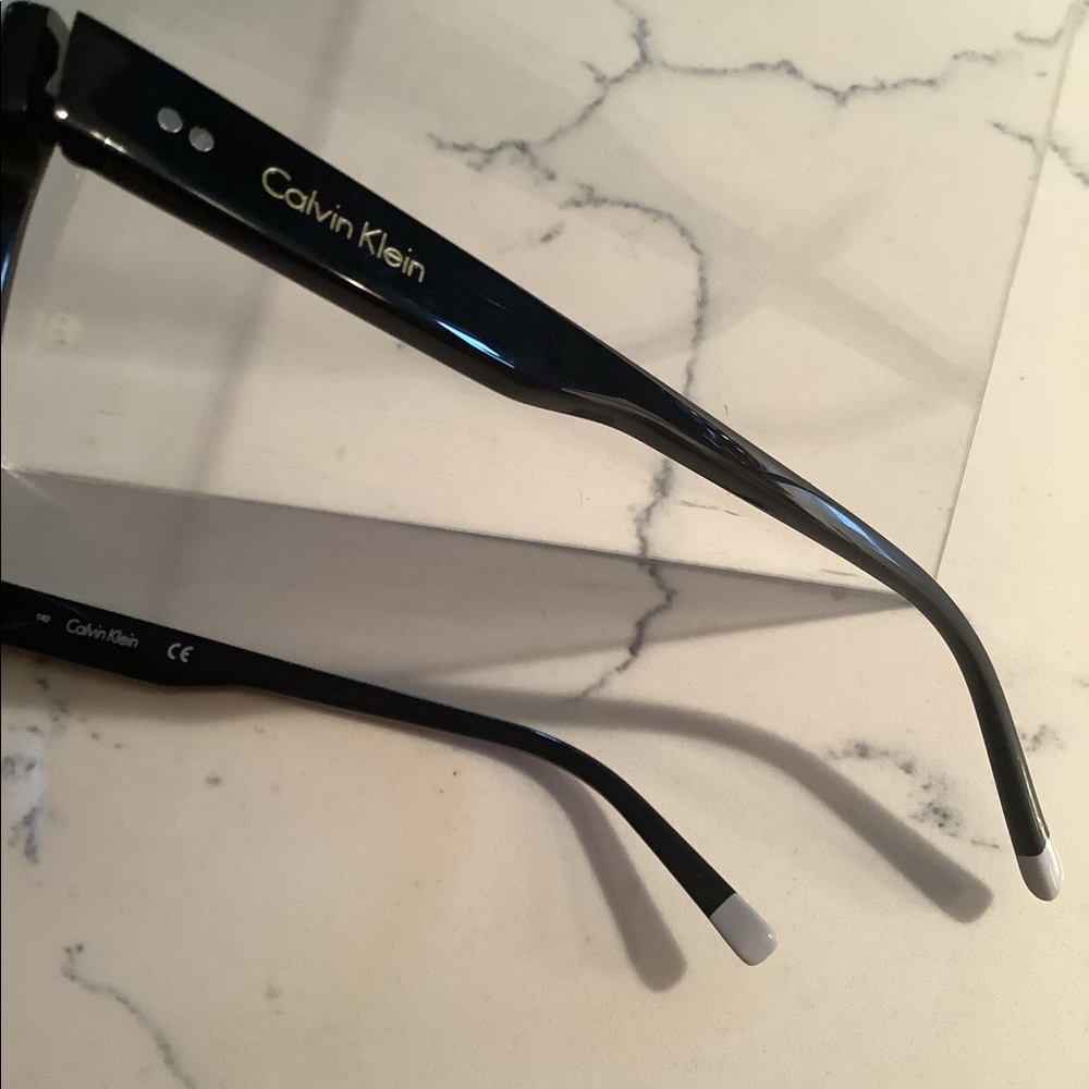 NWOT Calvin Klein women’s sunglasses - Picture 3 of 5